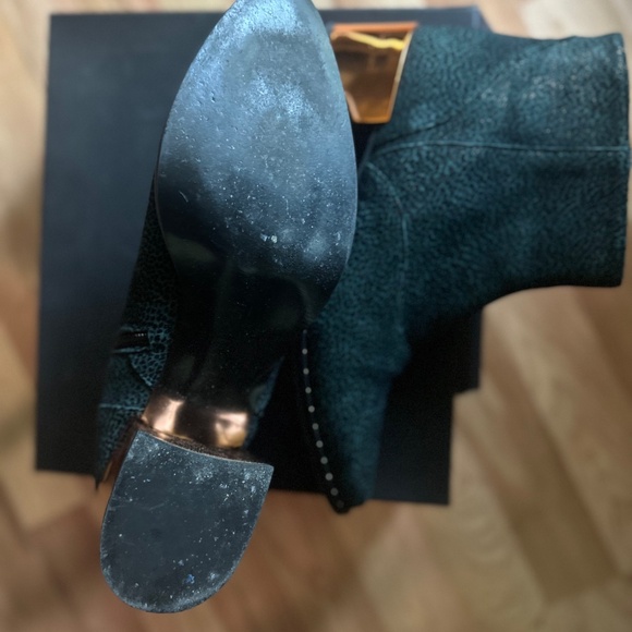 Rose Gold Surprise with Green - Picture 6 of 12